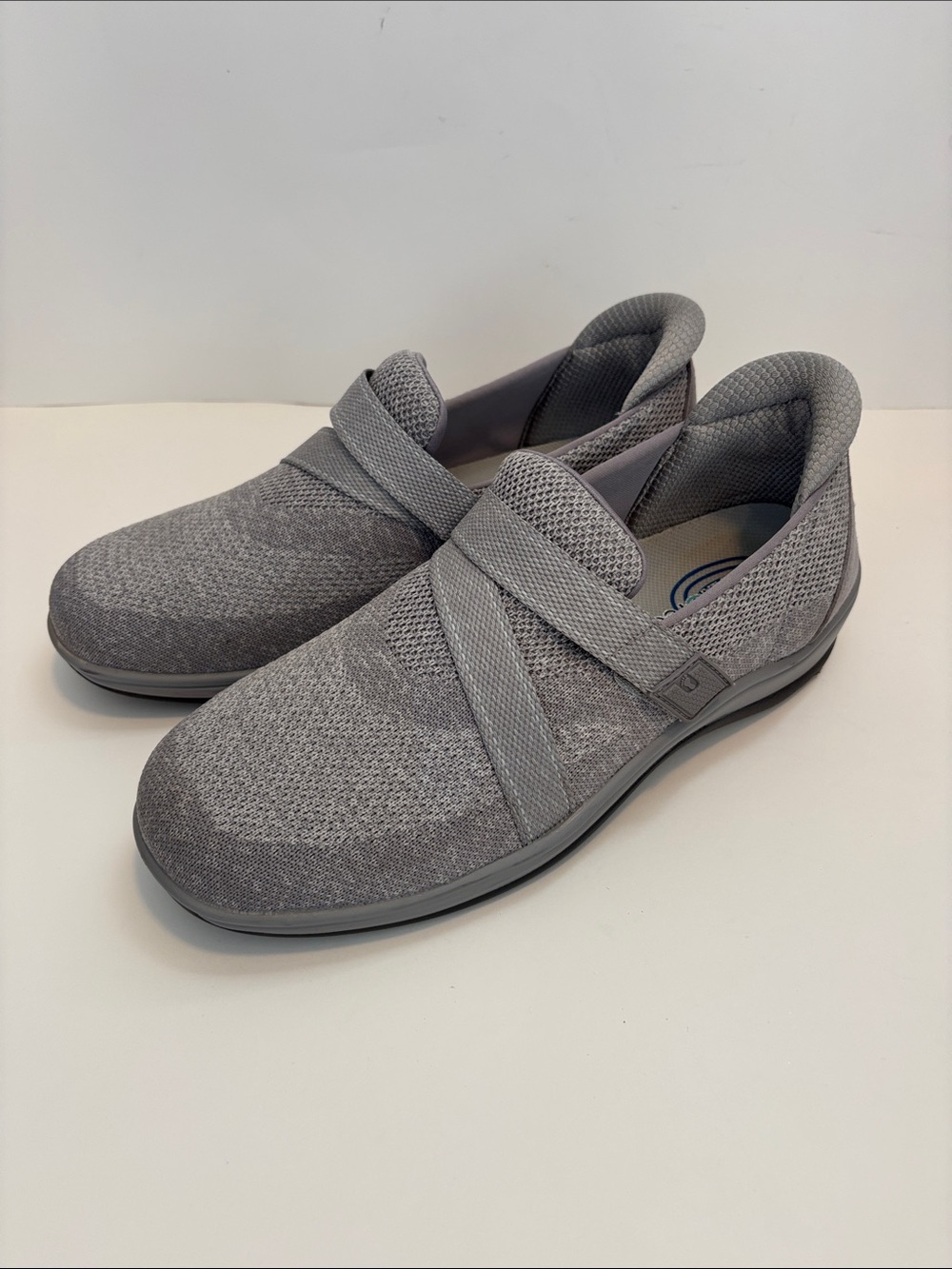 NWOT! Women's Athletic Walking Shoes in Light Gray - Picture 4 of 10